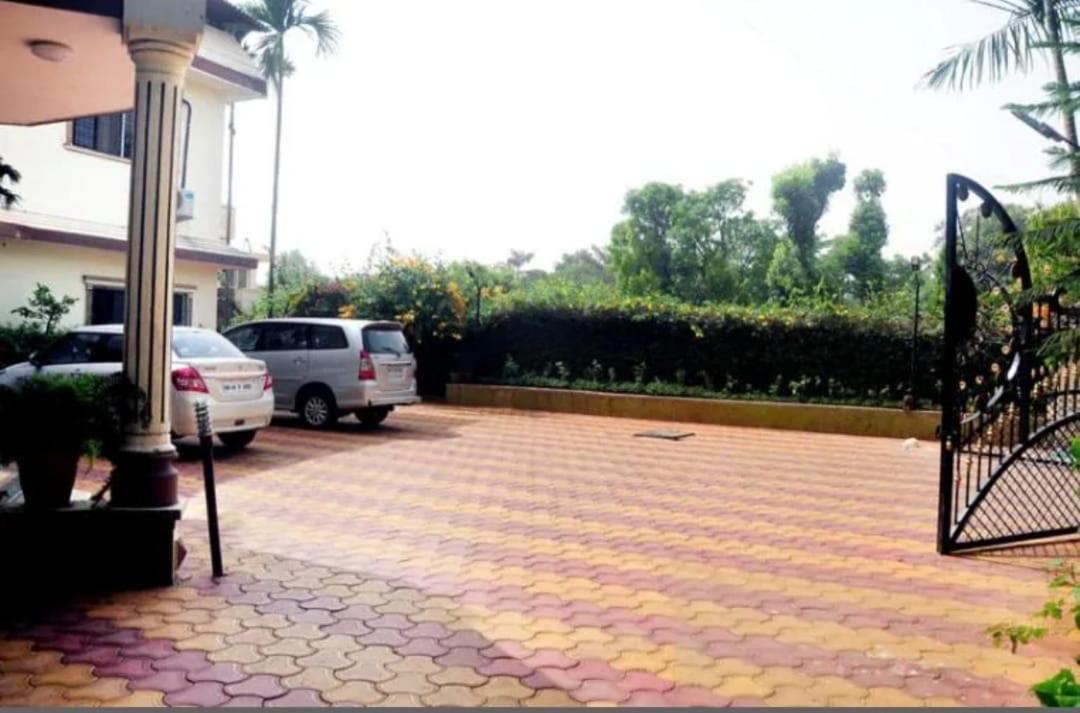 Hotel Laxmi Residency Lonavala Kültér fotó