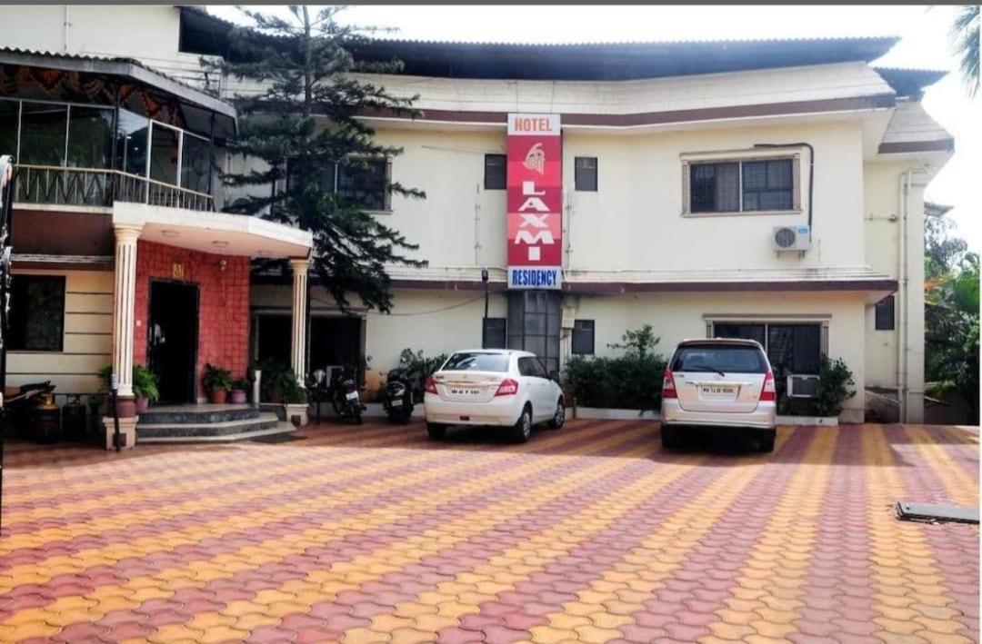 Hotel Laxmi Residency Lonavala Kültér fotó