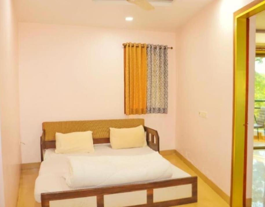 Hotel Laxmi Residency Lonavala Kültér fotó