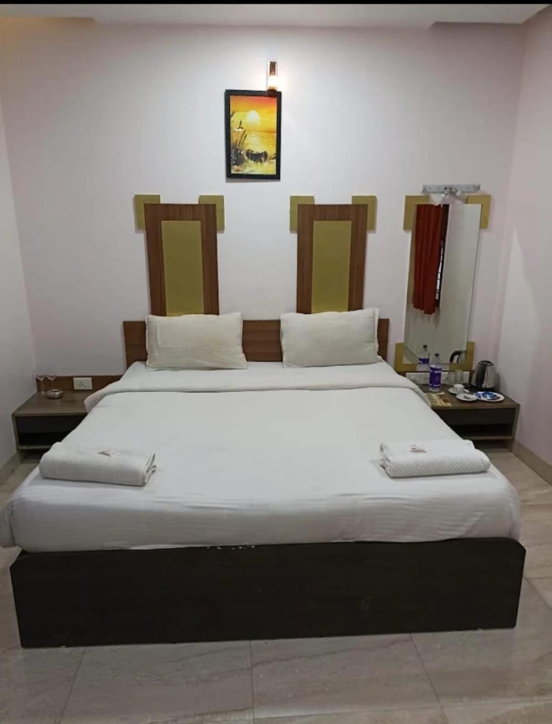 Hotel Laxmi Residency Lonavala Kültér fotó