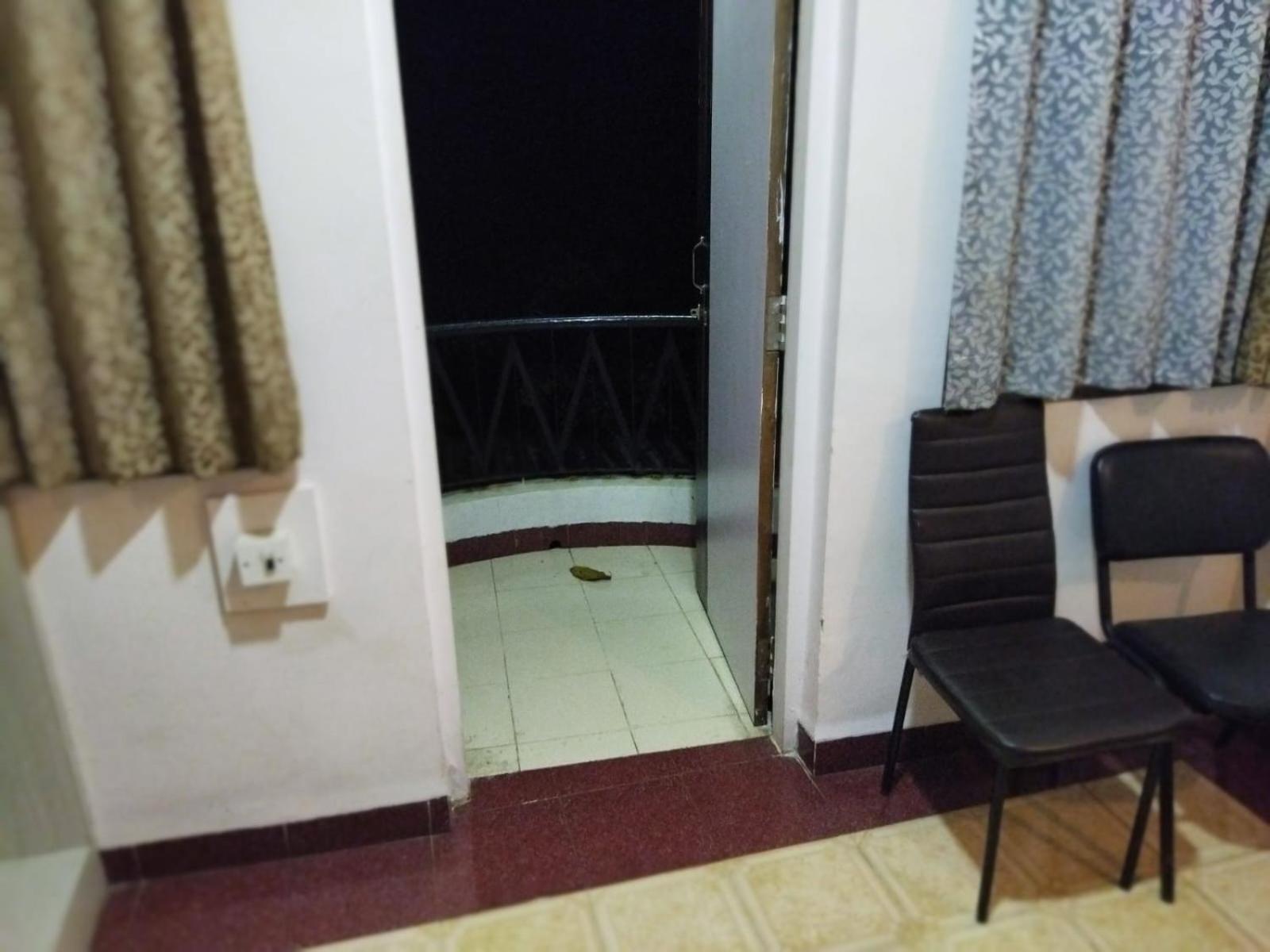 Hotel Laxmi Residency Lonavala Kültér fotó