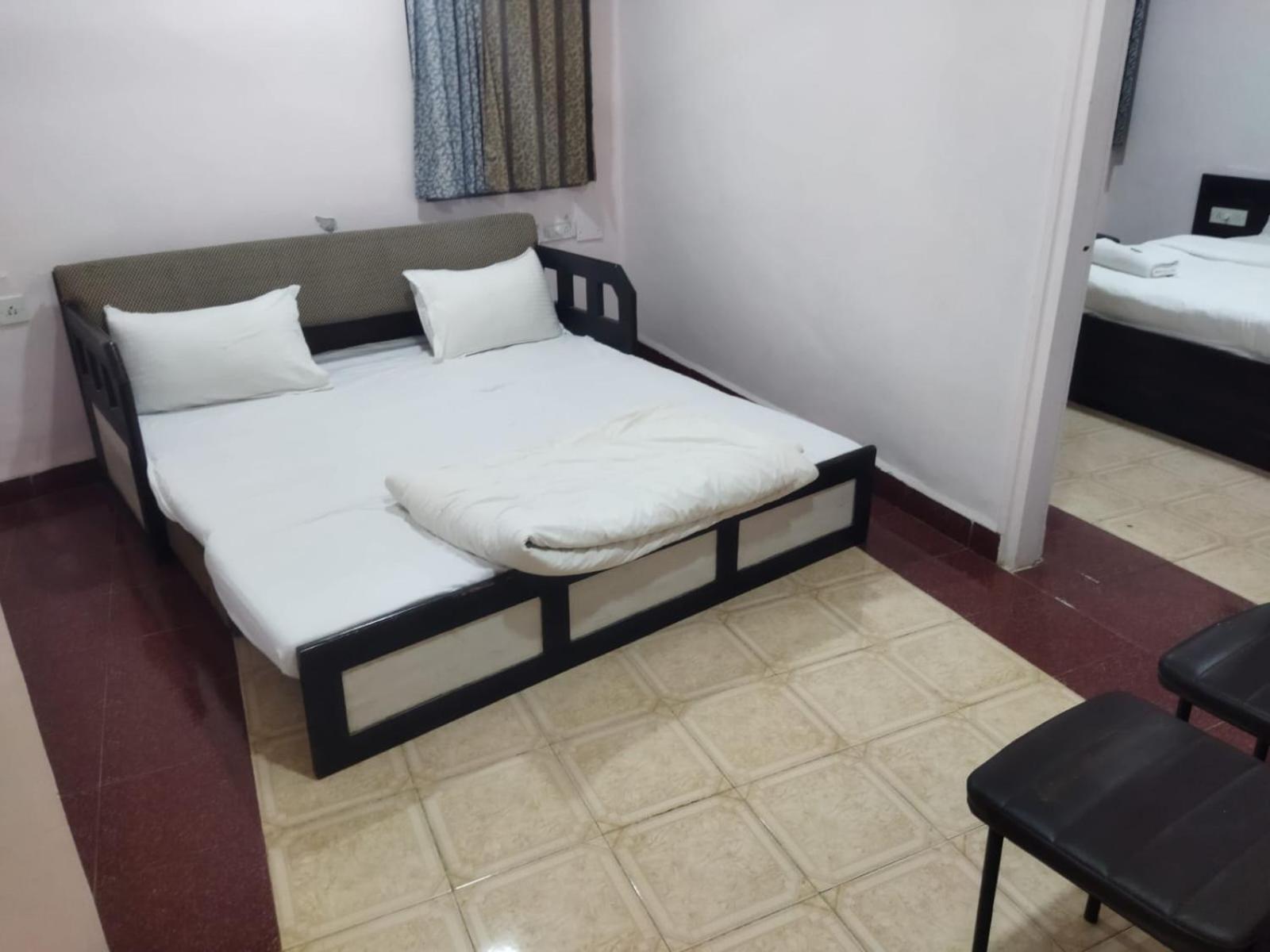 Hotel Laxmi Residency Lonavala Kültér fotó