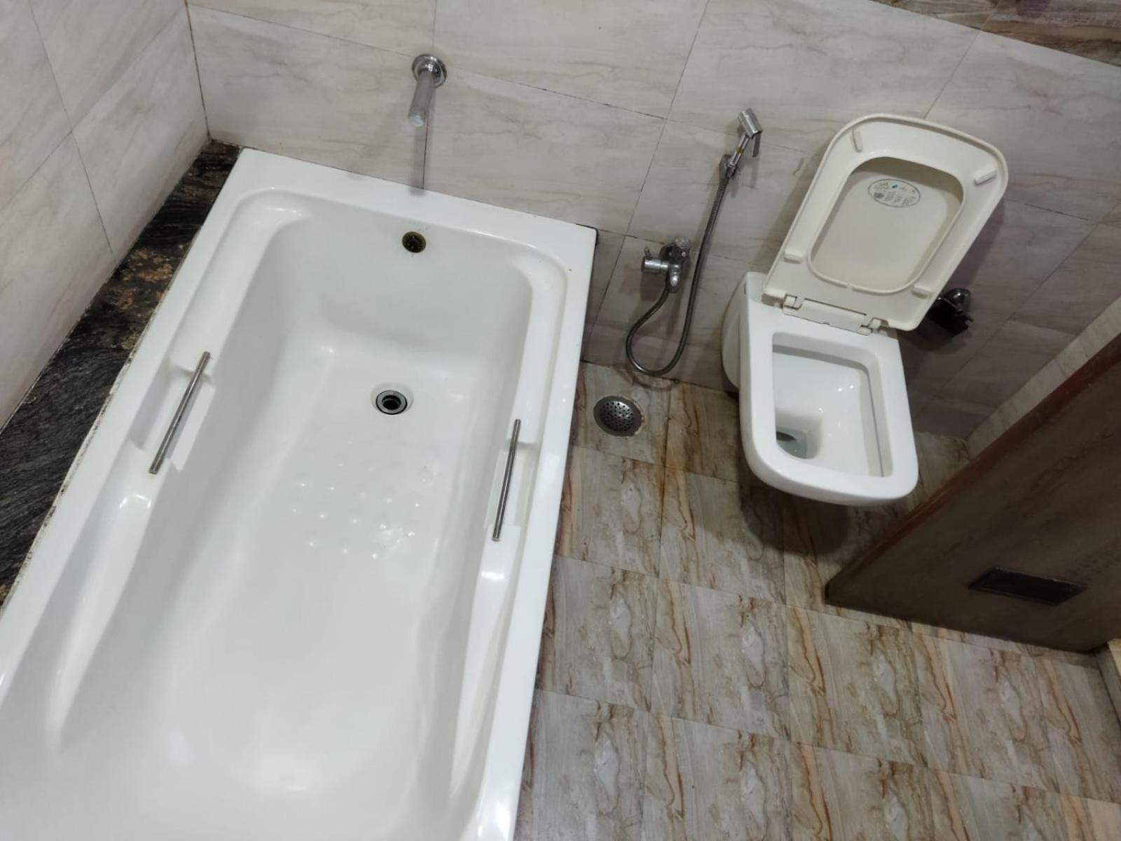 Hotel Laxmi Residency Lonavala Kültér fotó