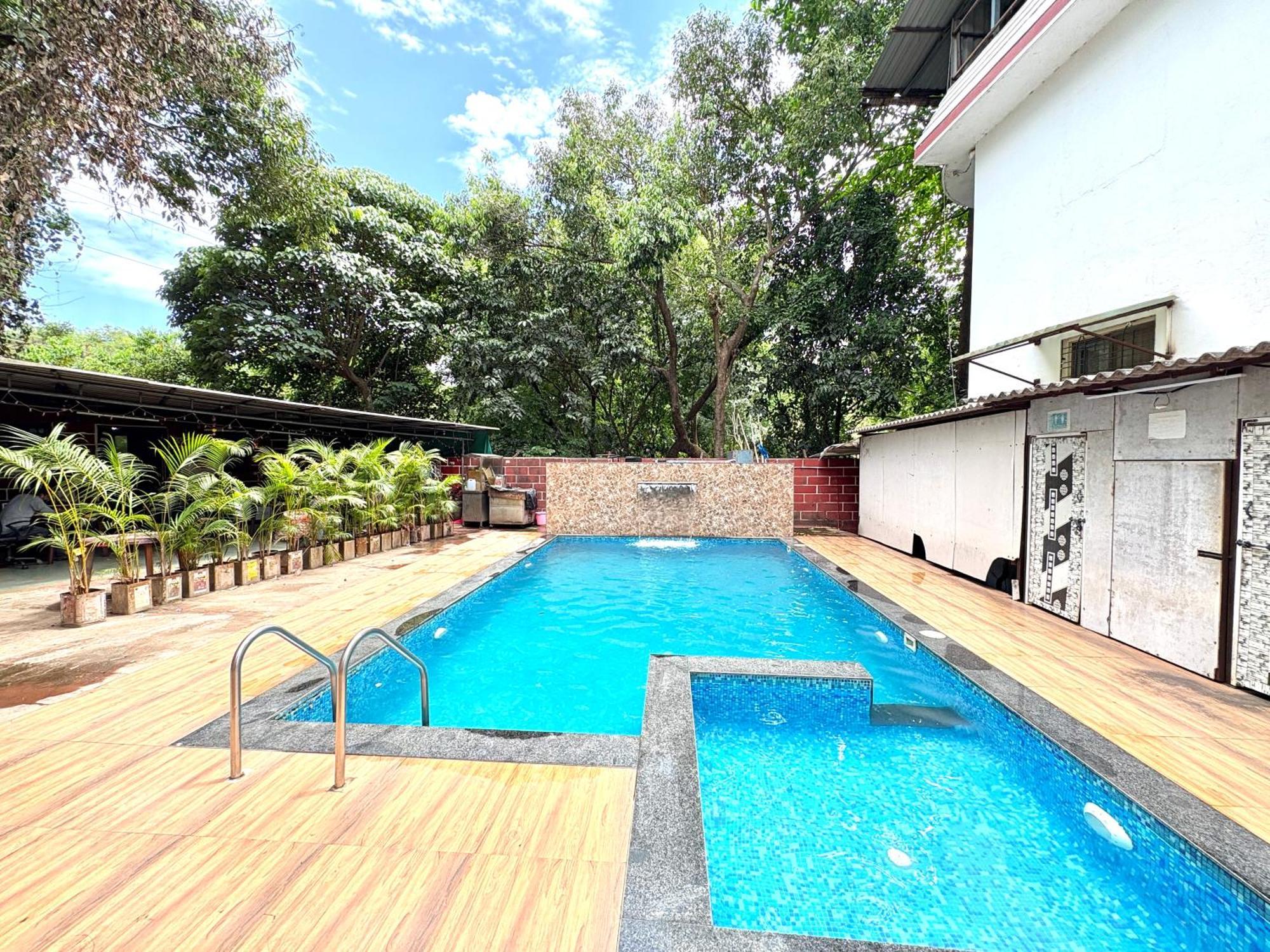 Hotel Laxmi Residency Lonavala Kültér fotó