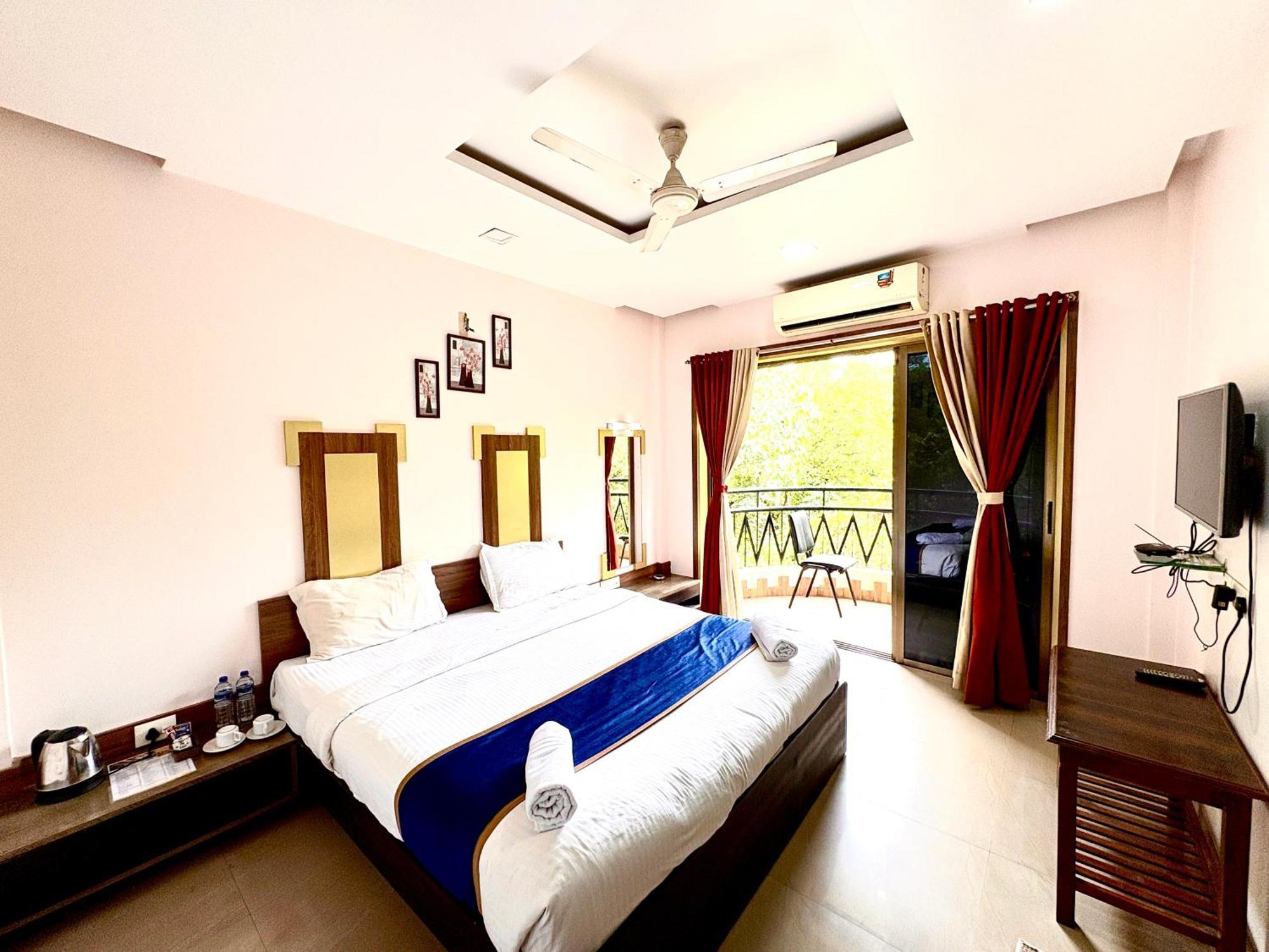 Hotel Laxmi Residency Lonavala Kültér fotó