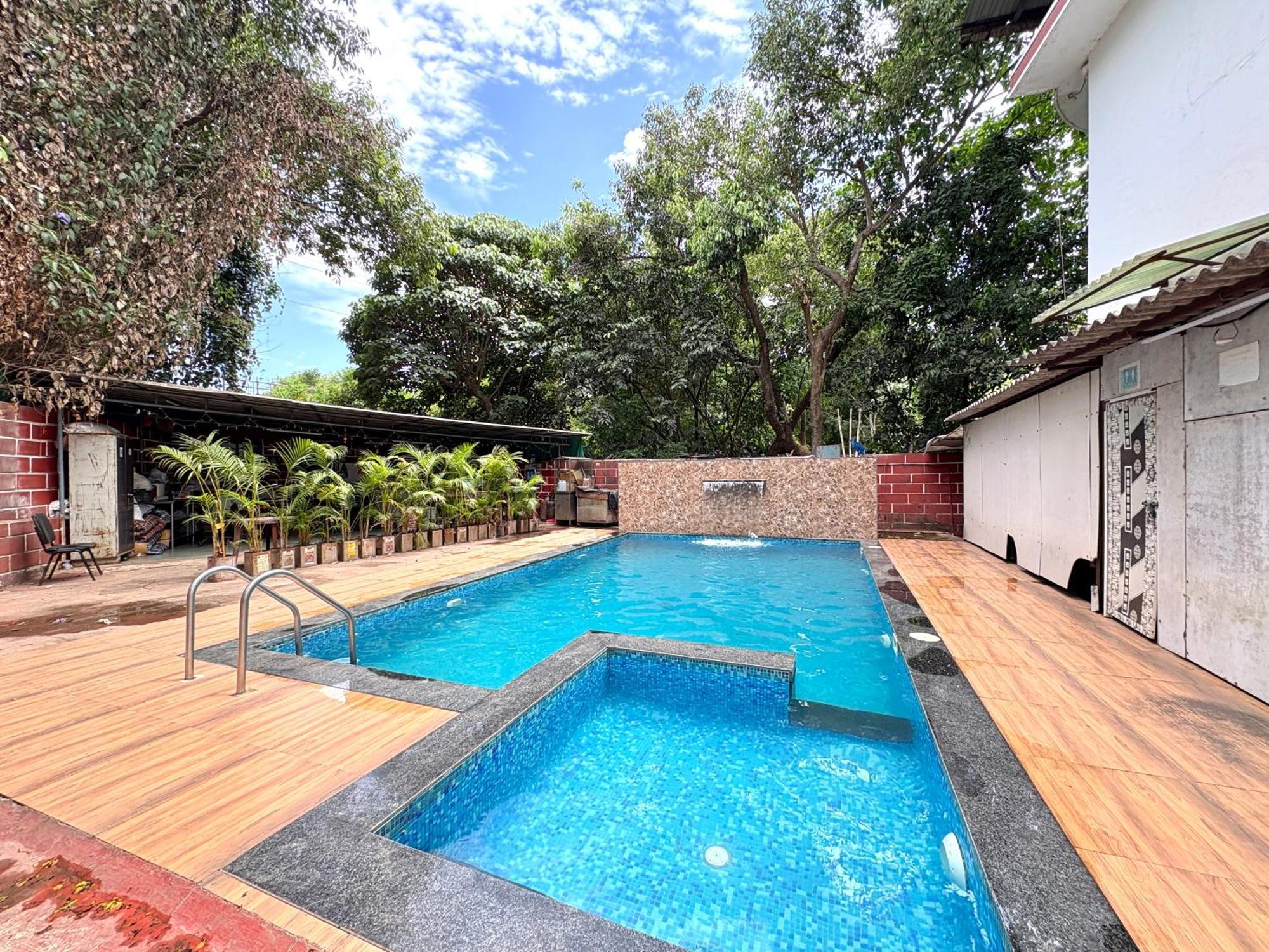 Hotel Laxmi Residency Lonavala Kültér fotó