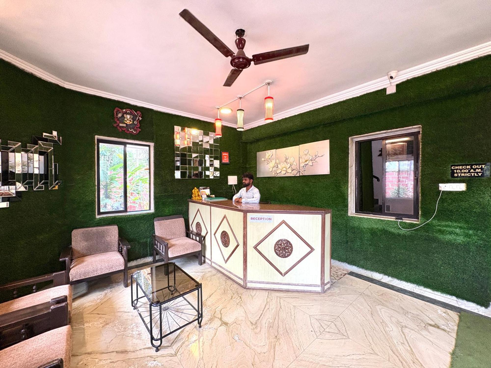 Hotel Laxmi Residency Lonavala Kültér fotó